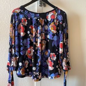 Free people, flowered shirt, with bowtie sleeves